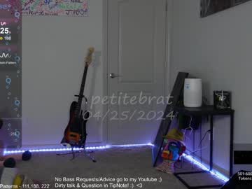 webcam girl petitebrat live cam image #6900236