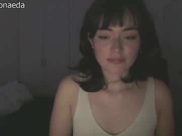 webcam girl dronae live cam image #1712553