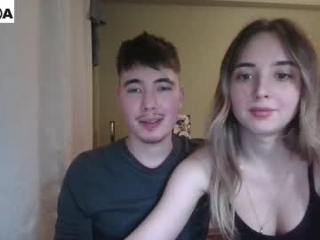 webcam couple bananass_friends live cam image #6463772