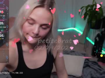 webcam girl petitebrat live cam image #6506422