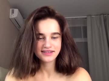 webcam girl ella_hey live cam image #3233841