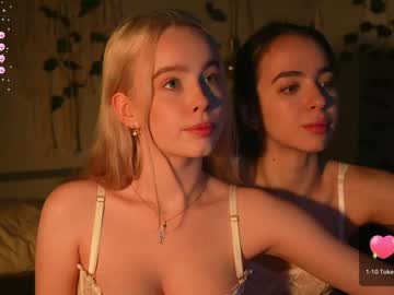 webcam girl mother__of__dragons live cam image #5747459