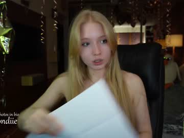 webcam girl bestblondiiecb live cam image #3718191