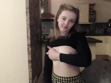 webcam girl lucydelovely live cam image #3548635