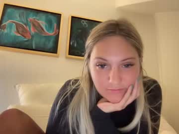 webcam girl maee23 live cam image #3786472