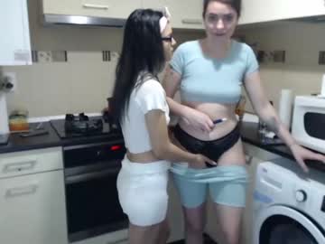 webcam couple maya_and_guests live cam image #1153389