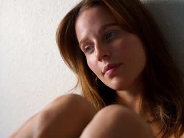 webcam girl ellaa91 live cam image #2413572