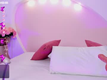 webcam girl emilylittle live cam image #4836811