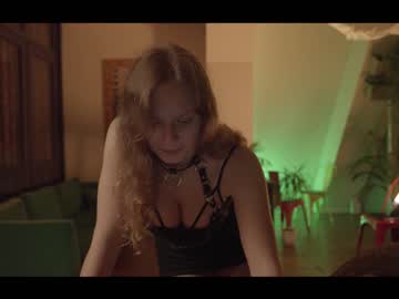 webcam girl chillwithkira live cam image #1467450