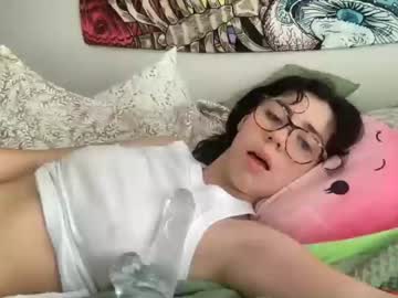 webcam girl lovelyylamb live cam image #4077163