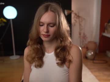 webcam girl chillwithkira live cam image #3626595