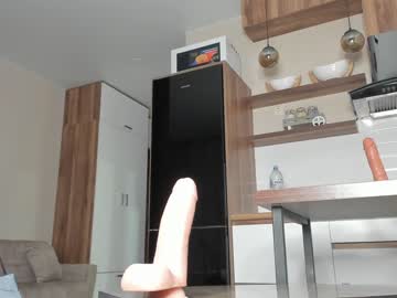 webcam girl melon_mussy live cam image #4805760