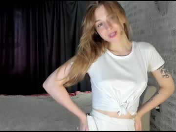 webcam girl sweet_sophieeee live cam image #4854320