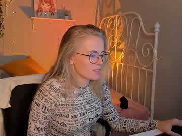 webcam girl linellali live cam image #2555216