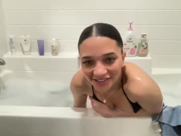 webcam girl ittybity115598 live cam image #3665013