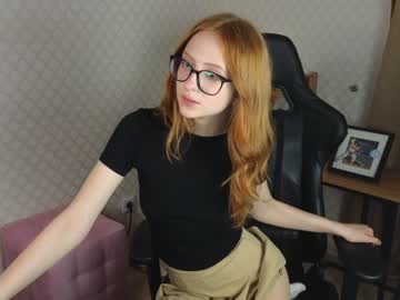 webcam girl plastic_beach live cam image #5678596