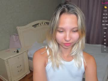 webcam girl mooon_and_sun live cam image #5040169