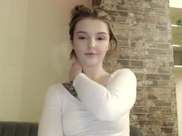 webcam girl lucydelovely live cam image #3620430