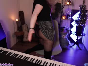 webcam girl in_tune live cam image #3396716