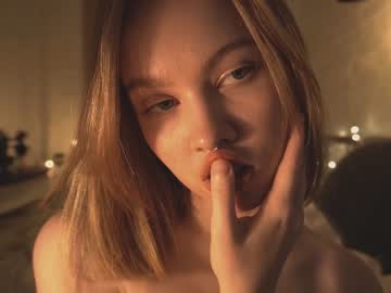 webcam girl bibi_it_is live cam image #1985512