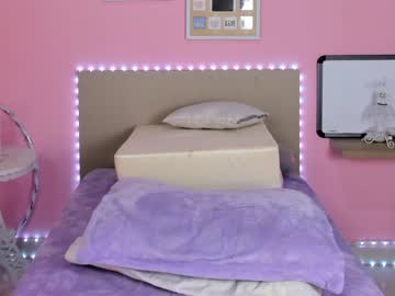 webcam girl little_effy18 live cam image #2552237