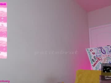webcam girl petitebrat live cam image #4047791