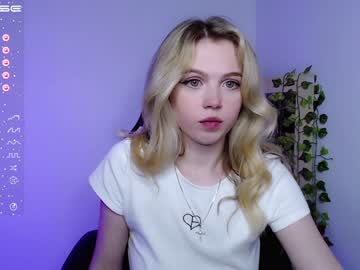 webcam girl small_blondee live cam image #3897688