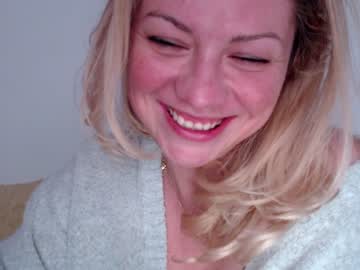 webcam girl kiradivine live cam image #1746948