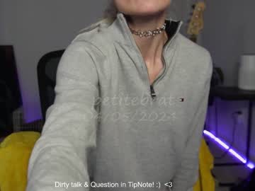 webcam girl petitebrat live cam image #6759324