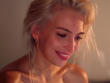 webcam girl artmosphera live cam image #2823291