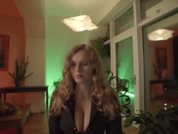 webcam girl chillwithkira live cam image #906929