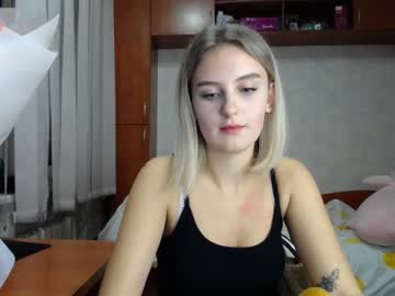 webcam girl melena_shy live cam image #195976