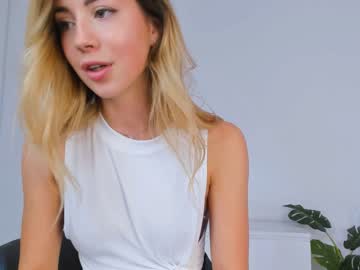 webcam girl emmi_rosee live cam image #3115676