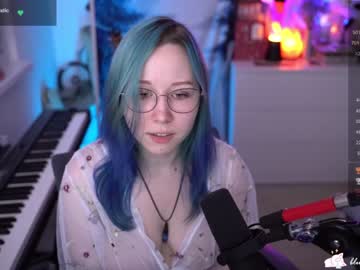 webcam girl blue_mooncat live cam image #5545529