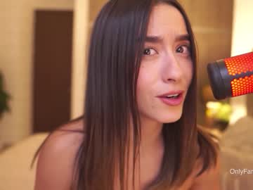 webcam girl emyii live cam image #4342823