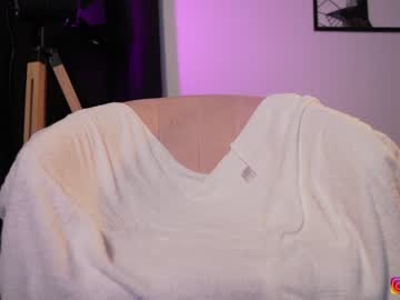 webcam girl lucie_beltran live cam image #4736538