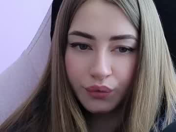 webcam girl strawberryjamx live cam image #4166352