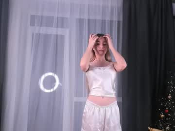 webcam girl large_ocean live cam image #7068348