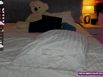 webcam girl your__voice live cam image #2593499
