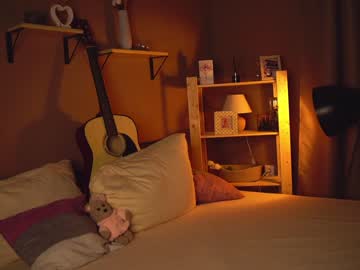 webcam girl cuteelsa_ live cam image #5986310