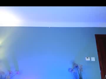webcam girl littlee33 live cam image #4090600