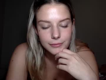webcam girl stassiebabyxo live cam image #6242447