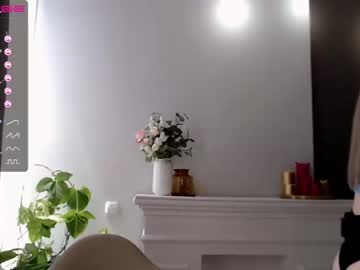 webcam girl small_blondee live cam image #1872861