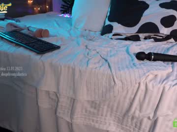 webcam girl _deepthroatgalactica live cam image #3553397