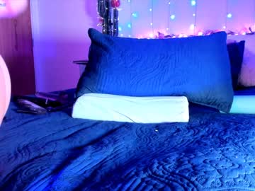 webcam girl littlee33 live cam image #1201854
