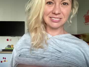 webcam girl kiradivine live cam image #4804520