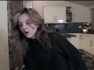 webcam girl lucydelovely live cam image #3698420