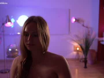 webcam girl chillwithkira live cam image #4162298