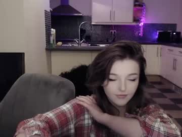 webcam girl lucydelovely live cam image #3010960