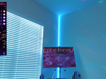 webcam girl petitebrat live cam image #2487798